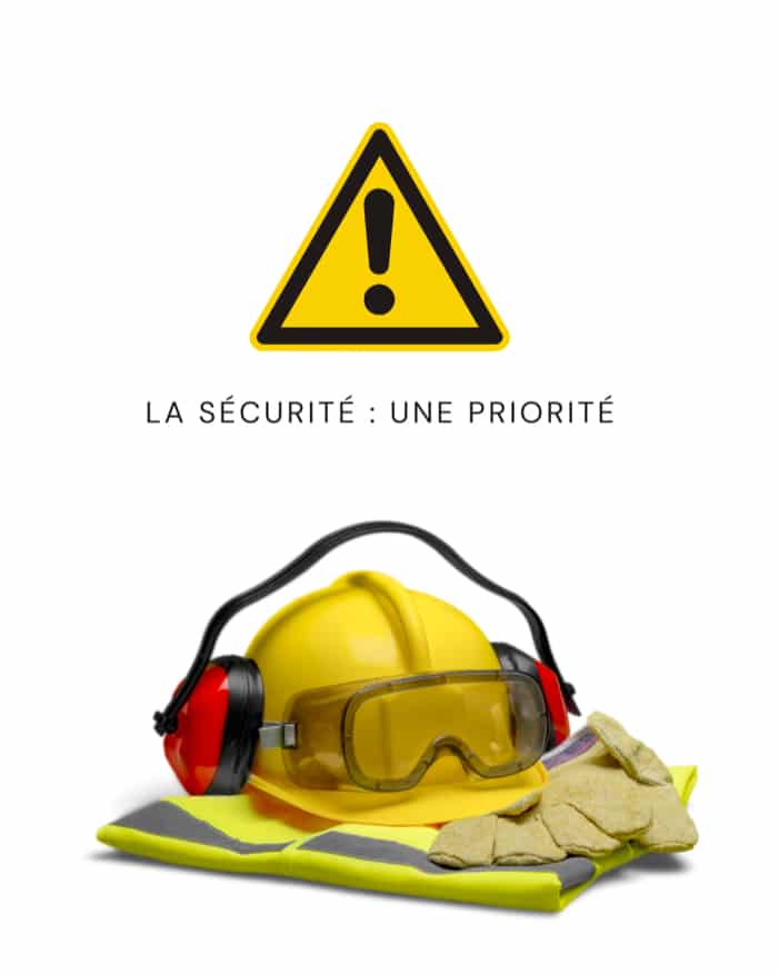 Équipements de protection individuelle (EPI) essentiels pour le nettoyage industriel : casque, lunettes, gants et gilet de sécurité. La prévention des risques et le respect des normes de sécurité sont prioritaires dans les environnements industriels.